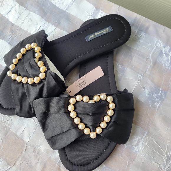 NWT Victoria's Secret Embellished Satin Bow Slide Pearl-Heart Slippers M 8-8.5 - Picture 2 of 10